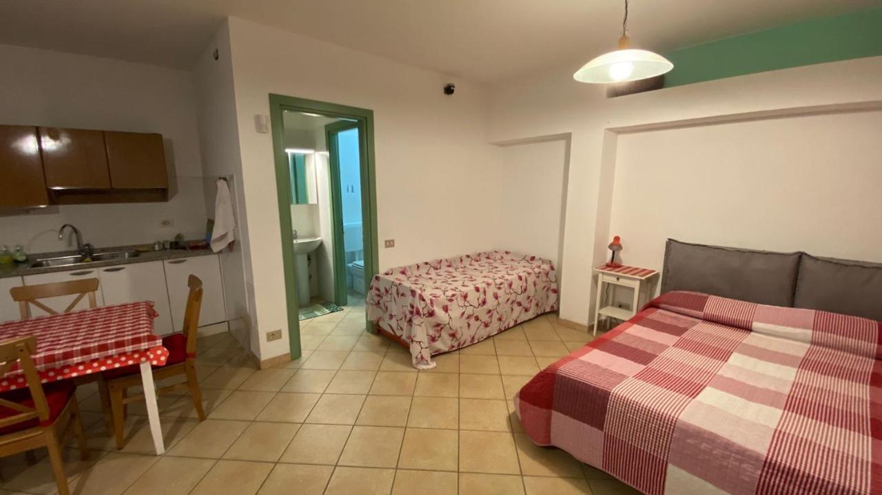 Al Vecchio Pero, Con Ampio Giardino Privato Villa La Morra Kültér fotó