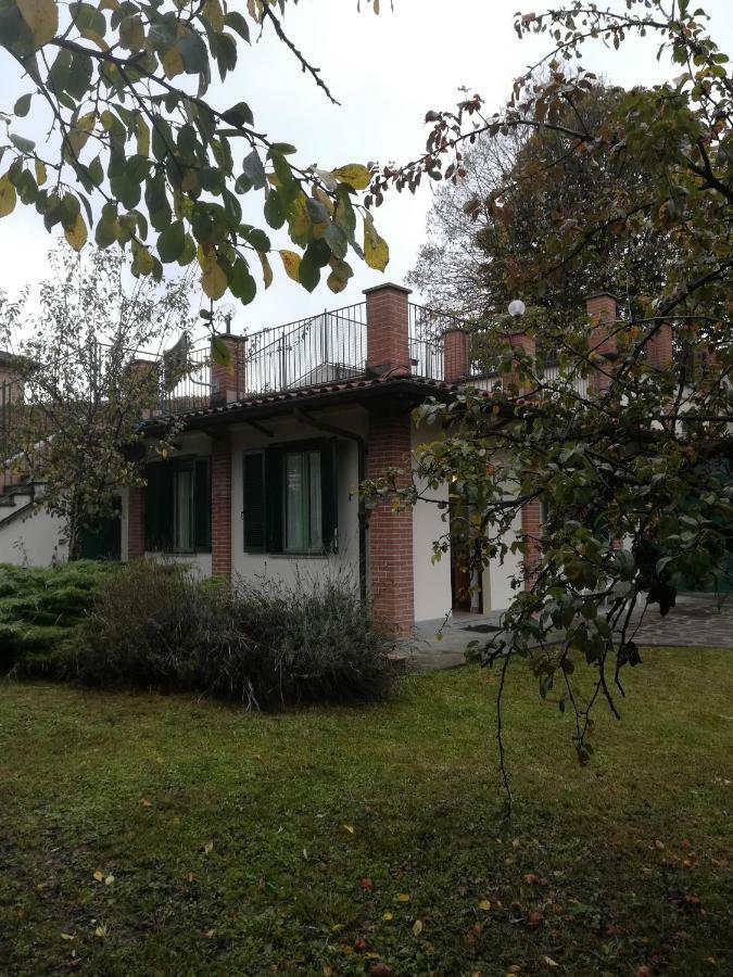 Al Vecchio Pero, Con Ampio Giardino Privato Villa La Morra Kültér fotó